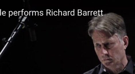 Peter Neville interpreta Richard Barrett